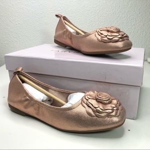 Taryn Rose size 7 Rosalyn Powder metallic rosegold